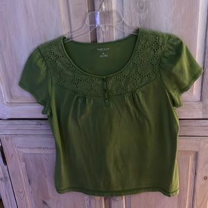 NWOT Green cap sleeve scoop neck with cutout designs. XL